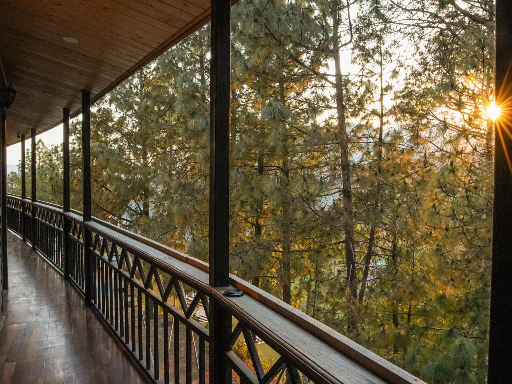 מלון מוקטשוואר Thehimalayanliving Whistling Pines מראה חיצוני תמונה
